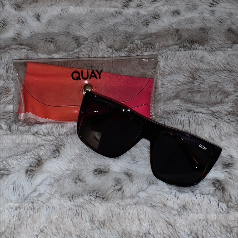 NWOT Quay Sunglasses